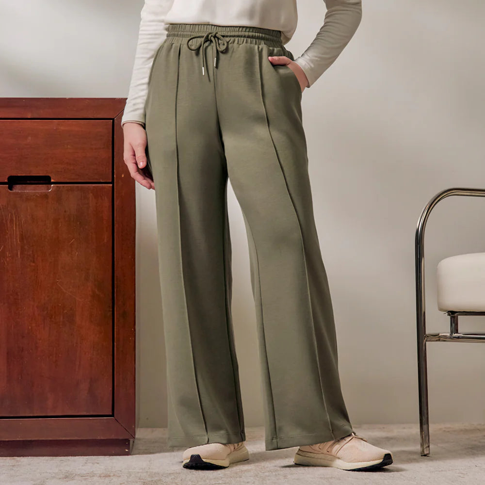 Traveleisure Sweatpants in Olive