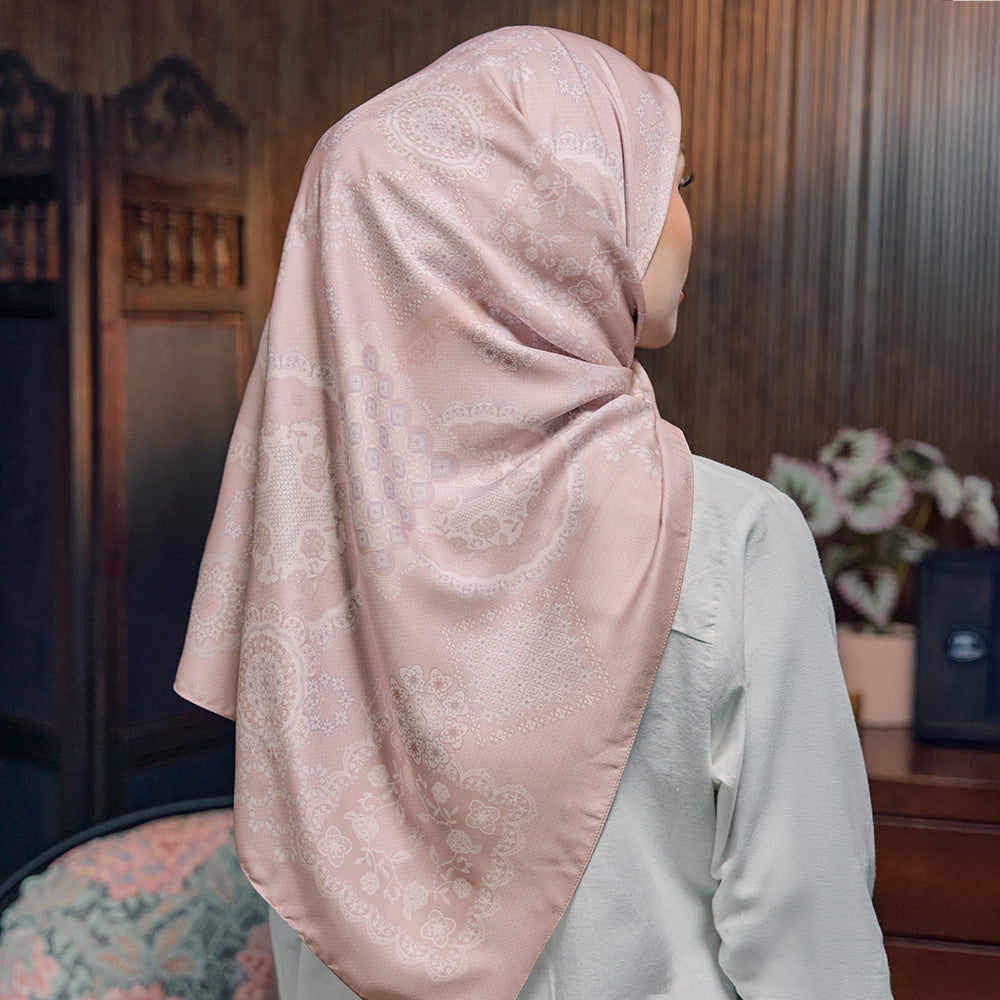 Tamu in Blush (square)