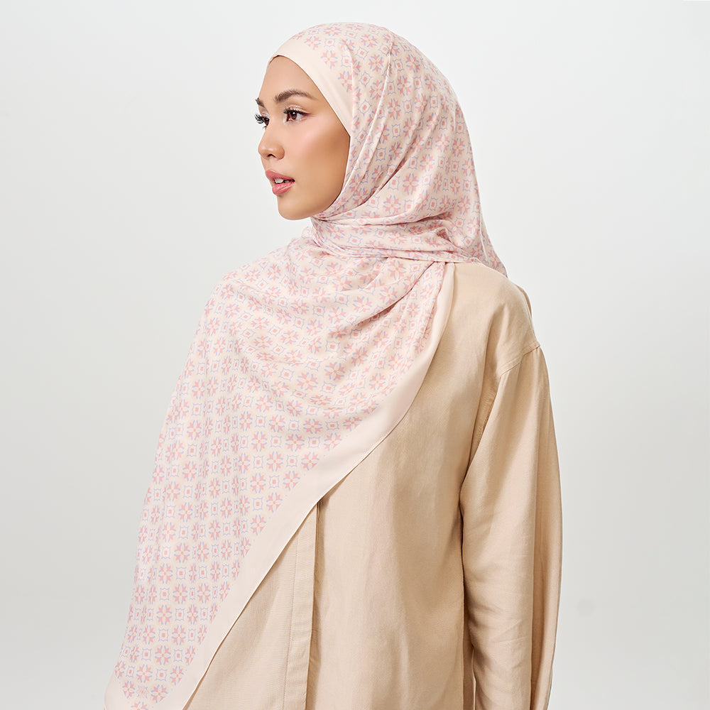 Neu Niya in Custard (instant shawl)
