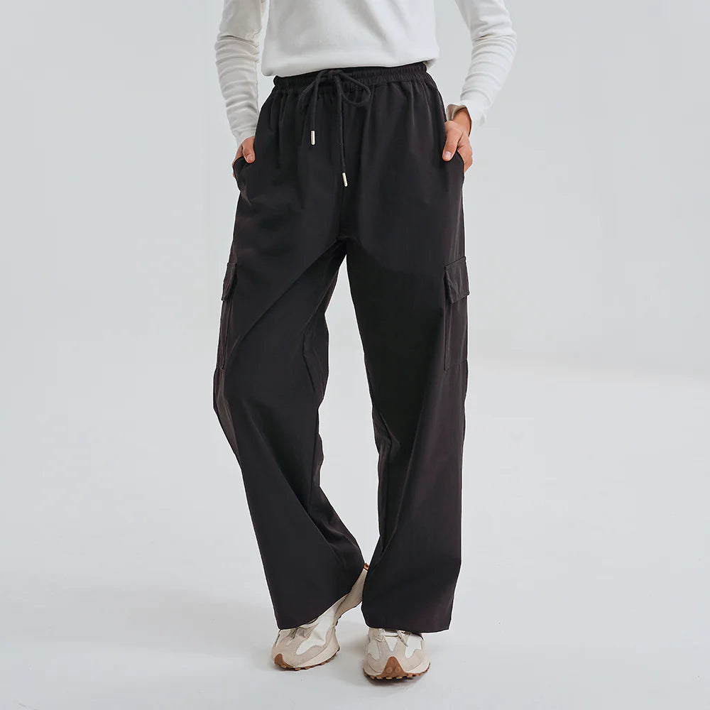 Athleisure Trackpants in Black
