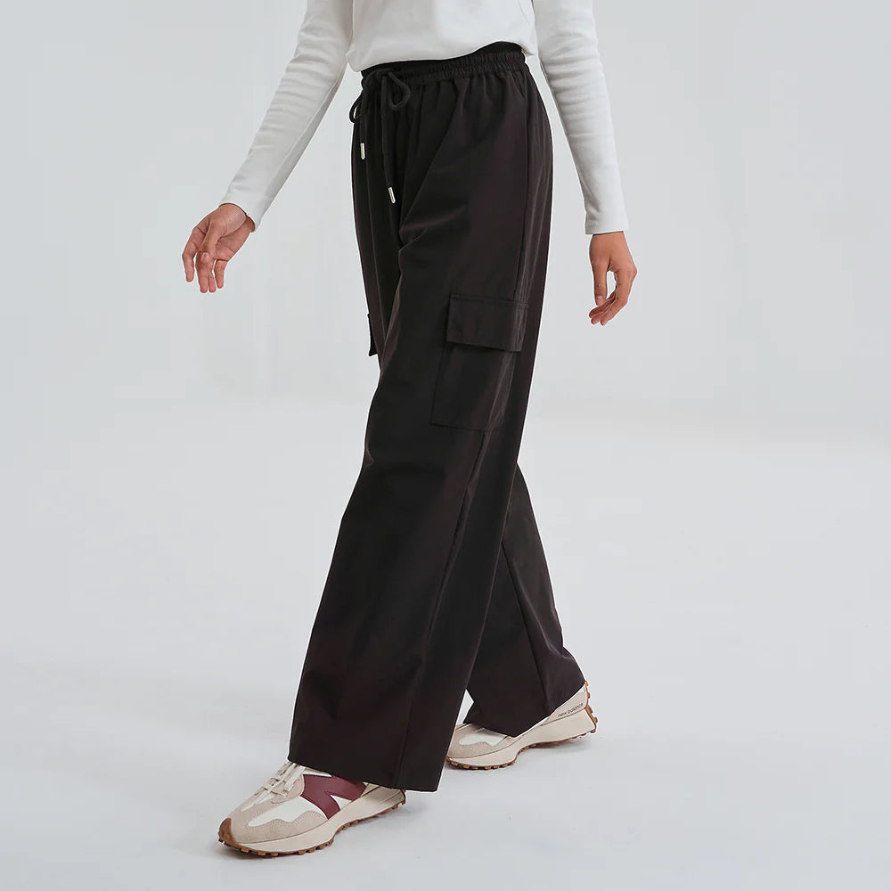 Athleisure Trackpants in Black