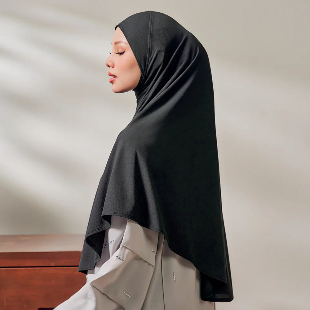 Najwa Sport: Khimar in Black