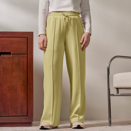 Traveleisure Sweatpants in Lime