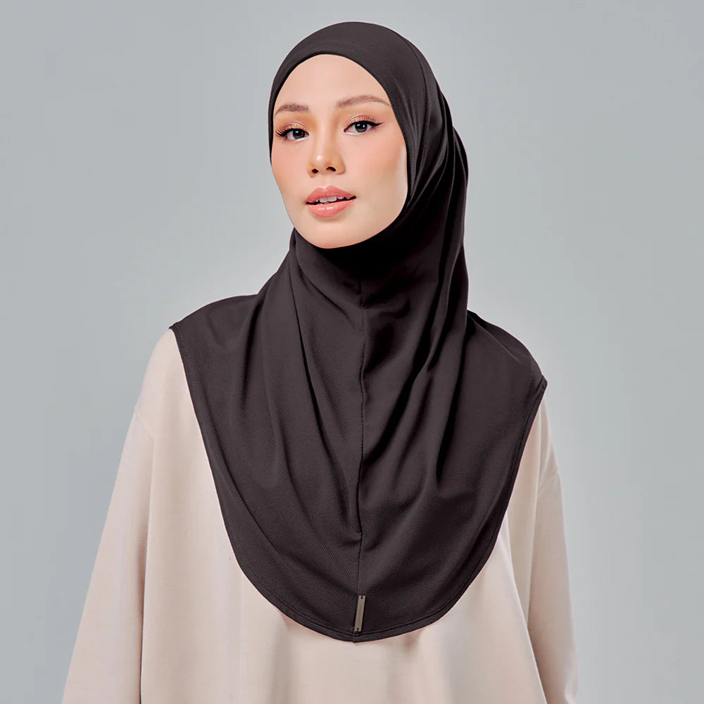 Najwa Basic in Black