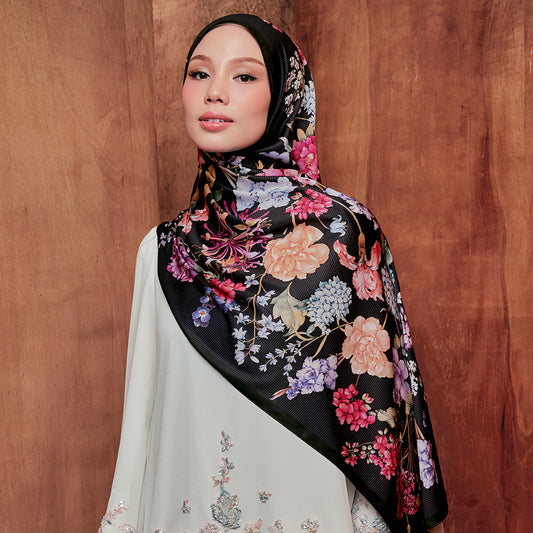 Le Heirloom in Black