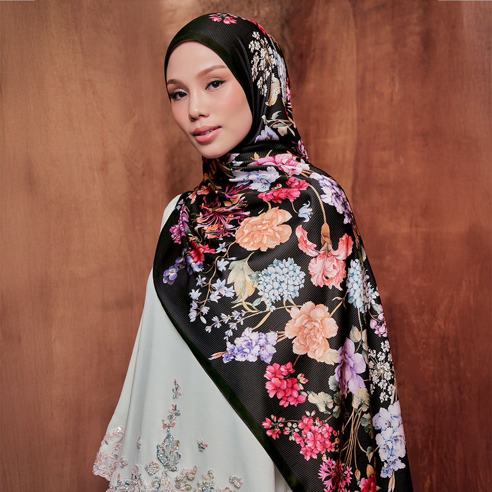 Le Heirloom in Black