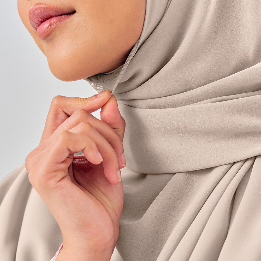 Niya Instant Shawl in Brown Rice