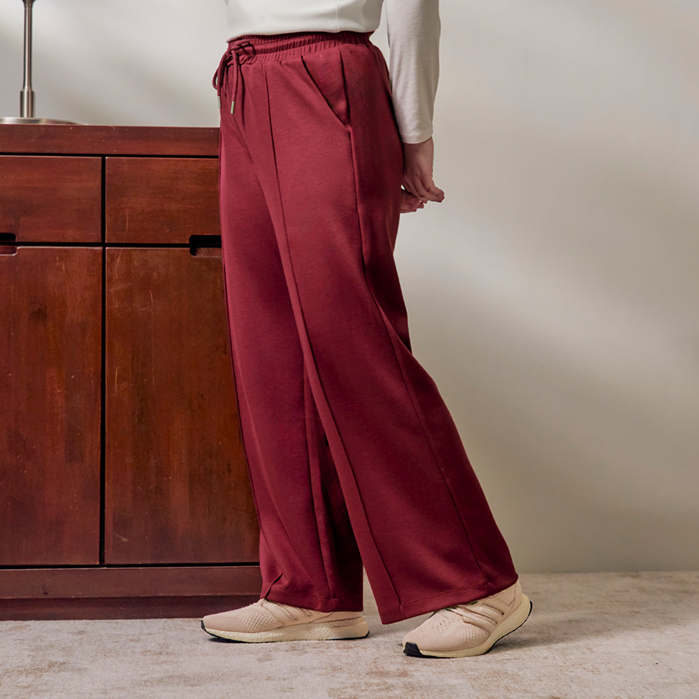 Traveleisure Sweatpants in Red