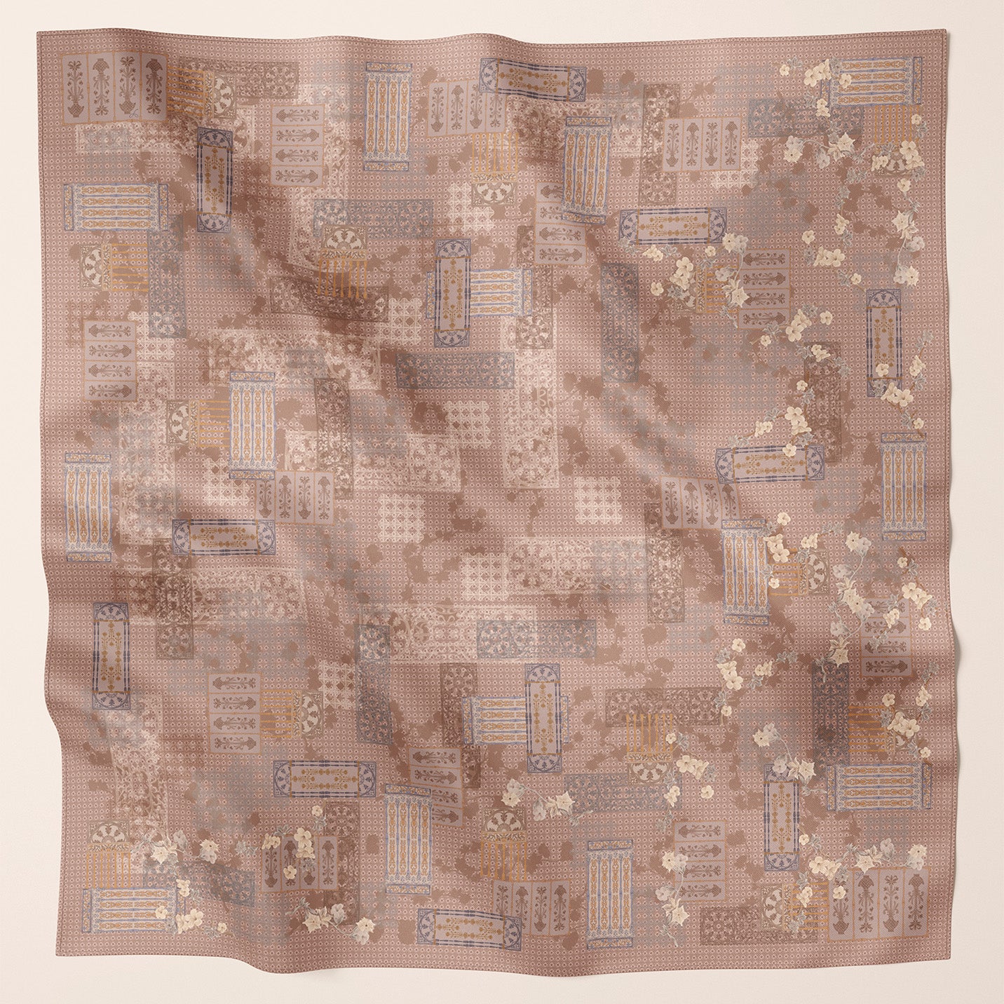 Jendela in Hazel (sq)