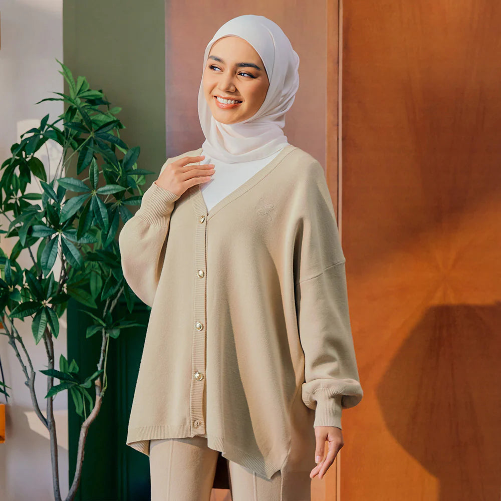 Knitted Cardigan in Soy