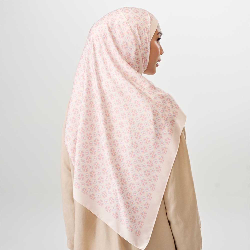 Neu Niya in Custard (instant shawl)