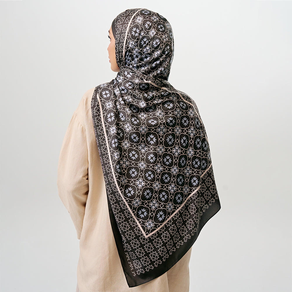 Neu Niya in Jet (instant shawl)