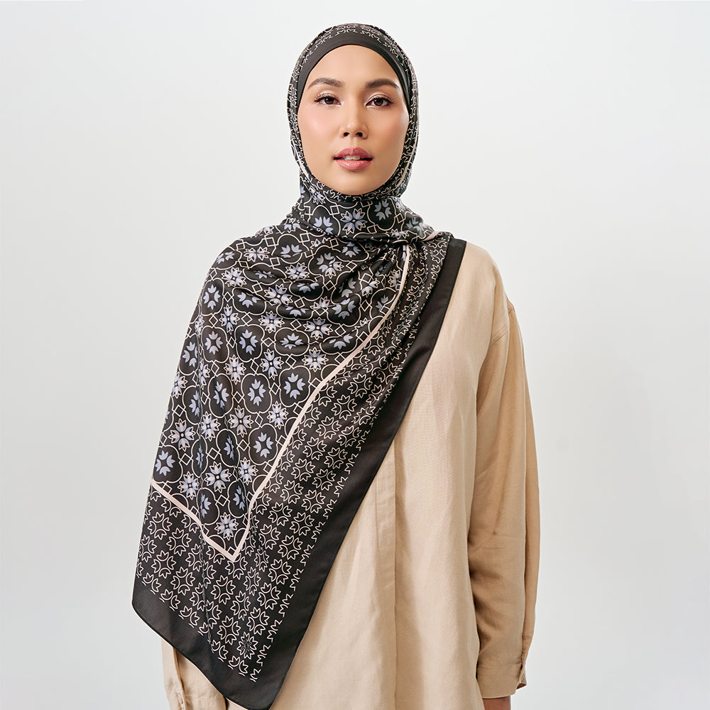 Neu Niya in Jet (instant shawl)
