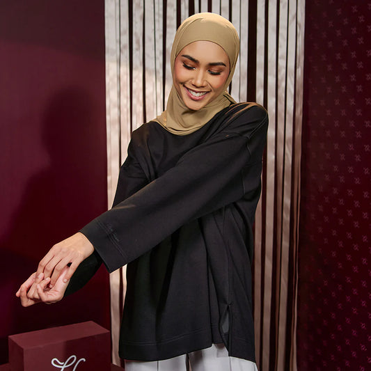 Backpleated Sweatshirt in Black