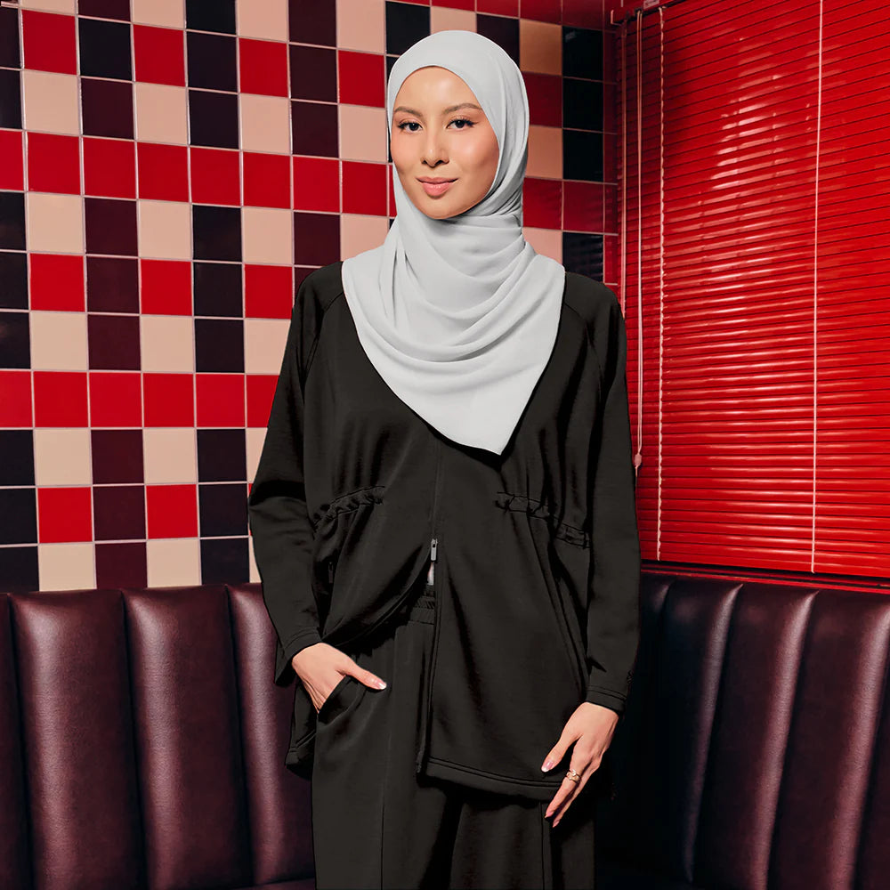 Adjustable Sweatshirt in Black