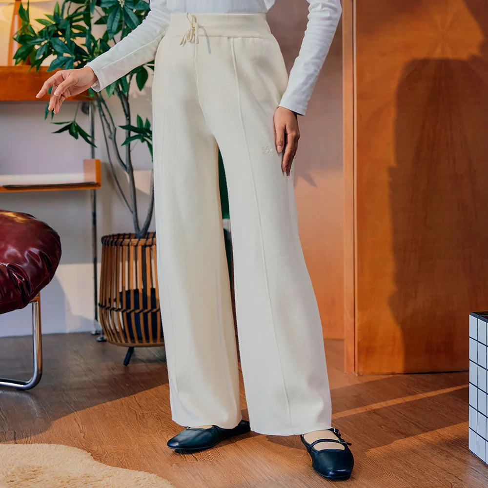 Knitted Pants in Offwhite