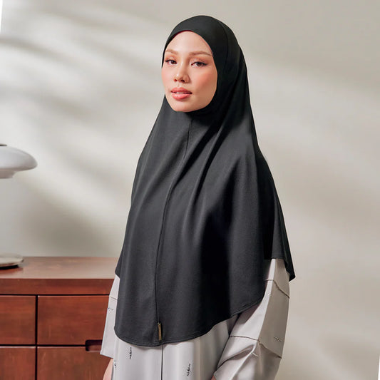 Najwa Sport: Khimar in Black