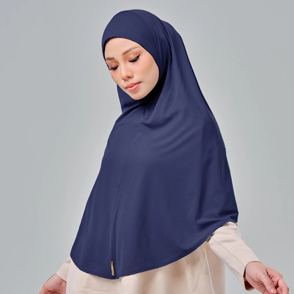 Najwa Sport: Khimar in Dark Blue