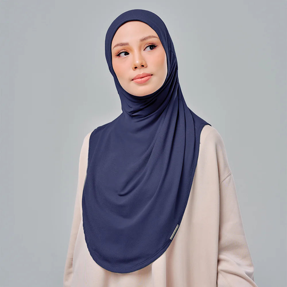 Najwa Sport:  Nour in Dark Blue