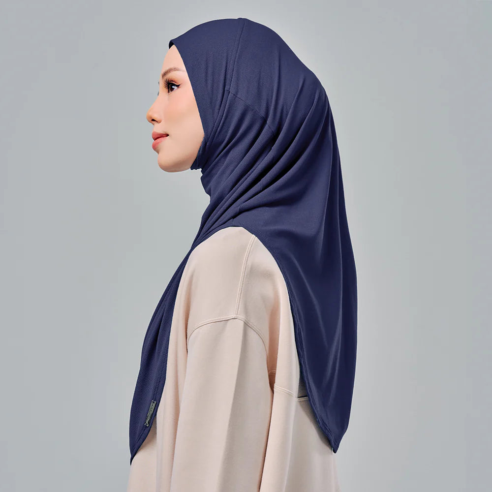 Najwa Sport:  Nour in Dark Blue