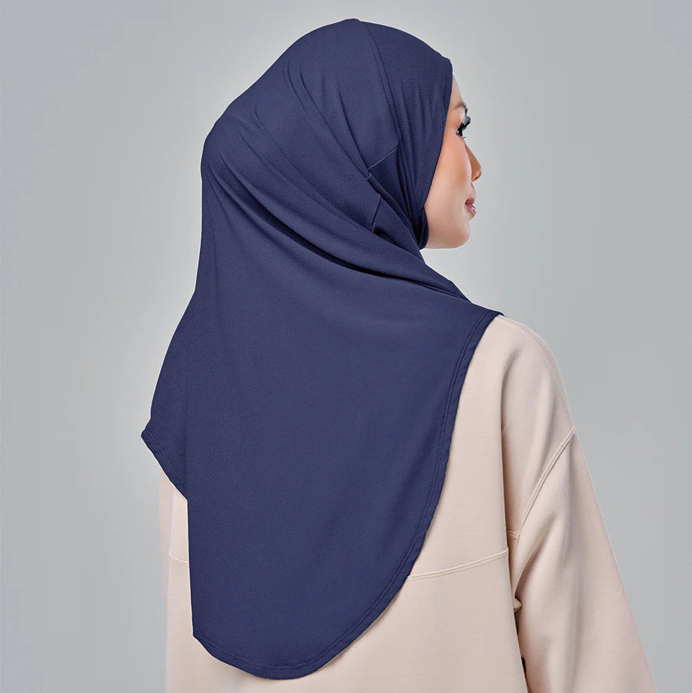 Najwa Sport:  Nour in Dark Blue
