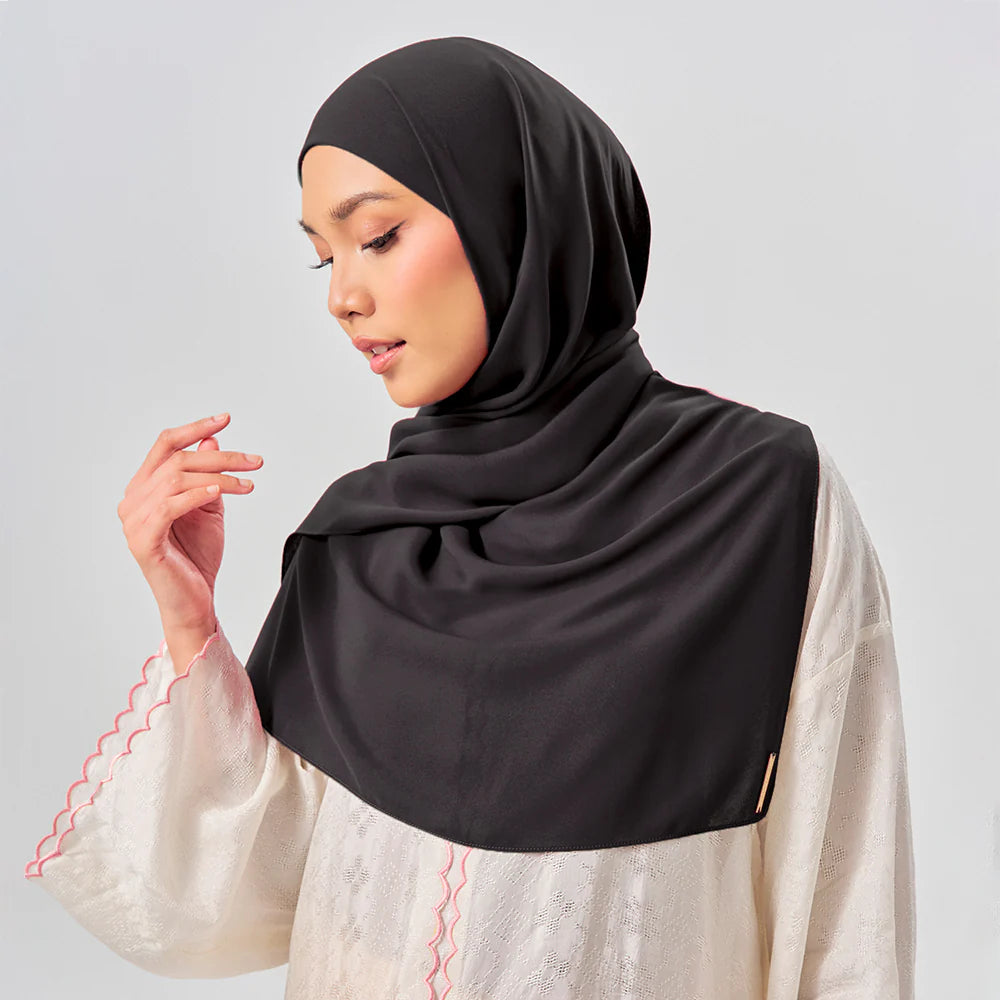 Niya Instant Shawl in Caviar