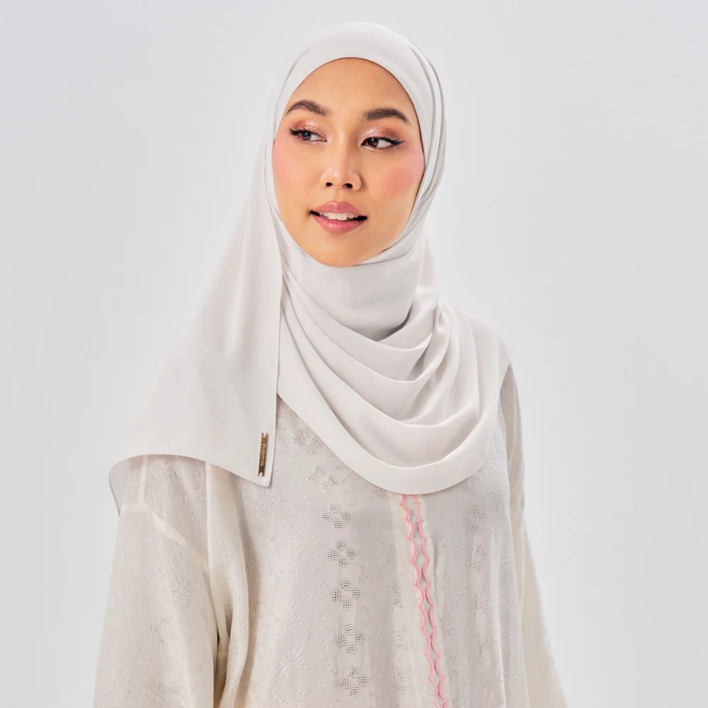 Niya Instant Shawl in White