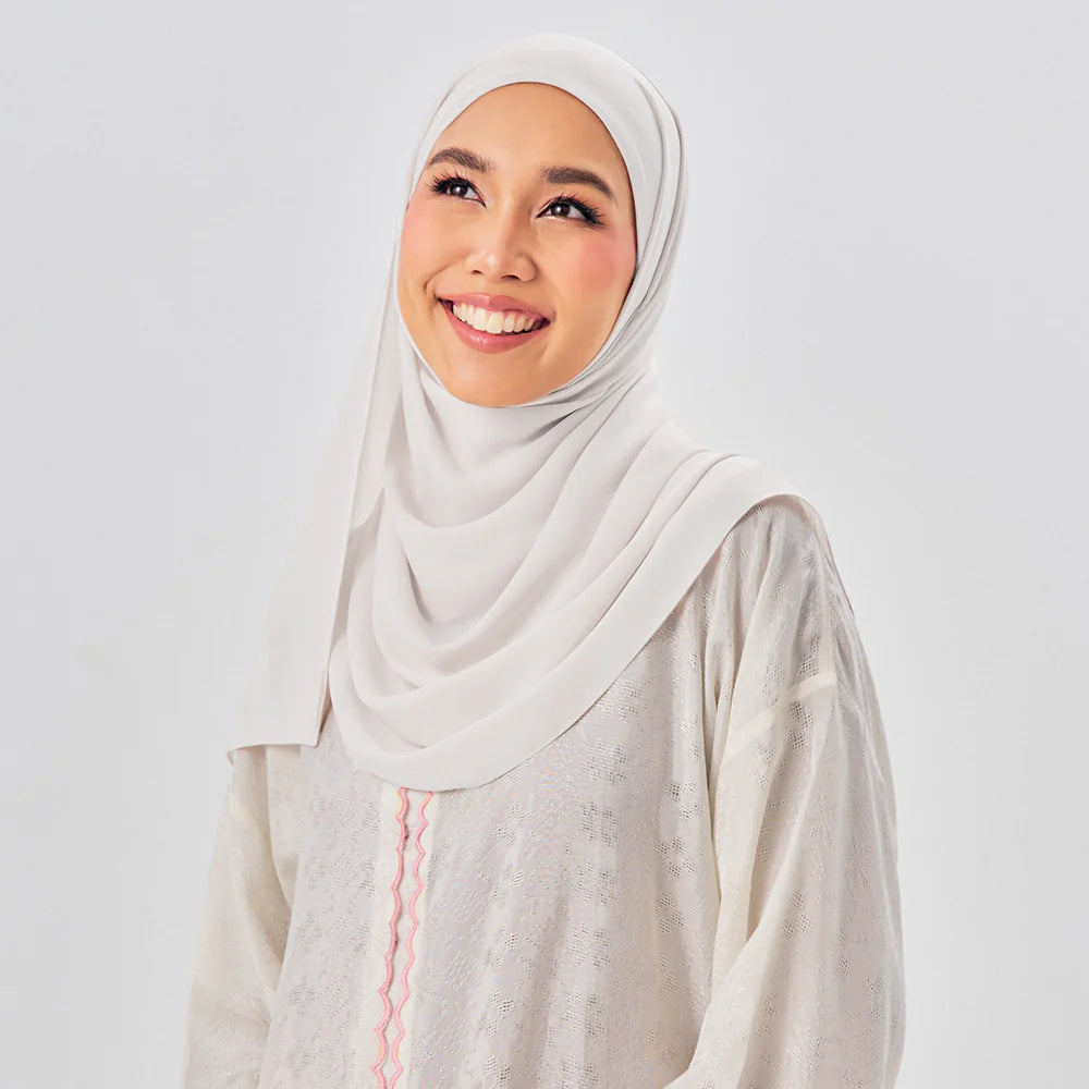 Niya Instant Shawl in White