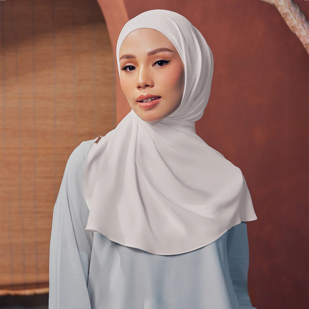 Niya Instant Shawl in White