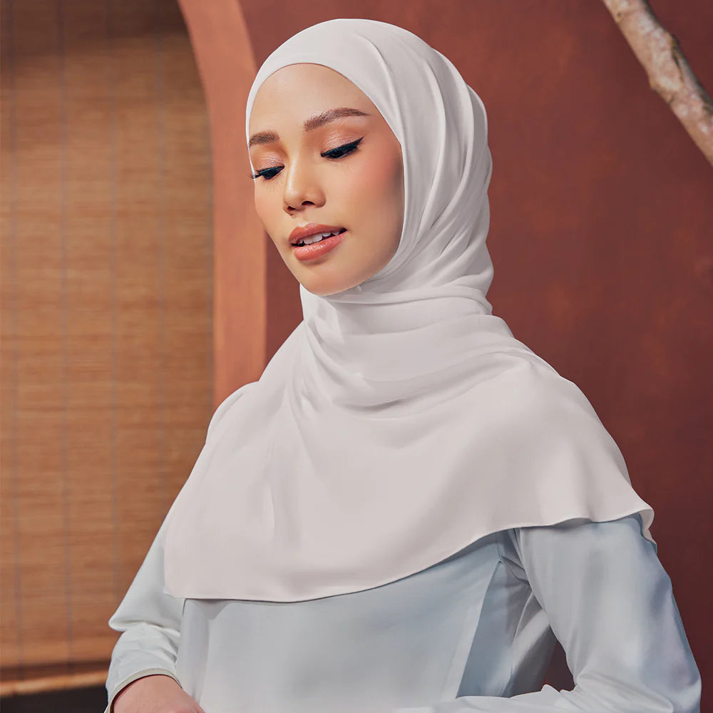 Niya Instant Shawl in White