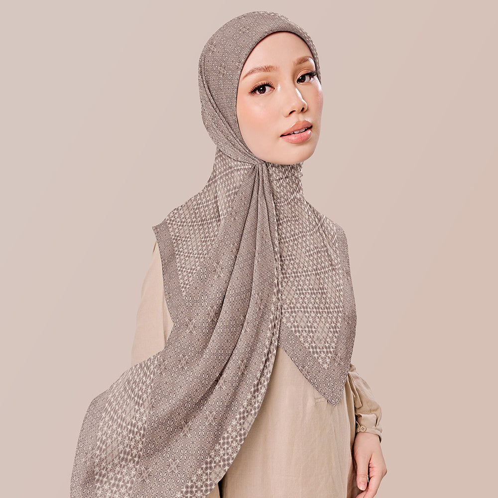 Ikatan Lite in Taupe in SQ